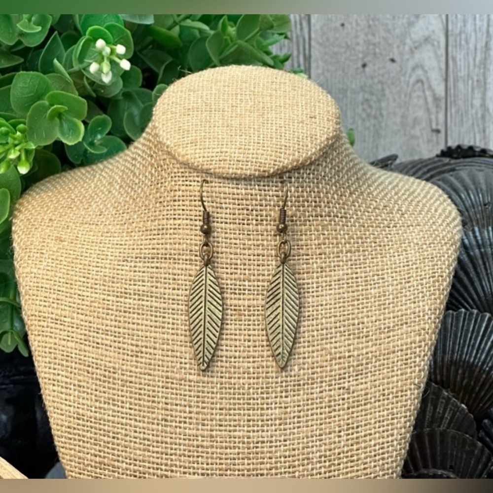 Leaf Drop Dangle Earrings Antique Gold Tone Detailed